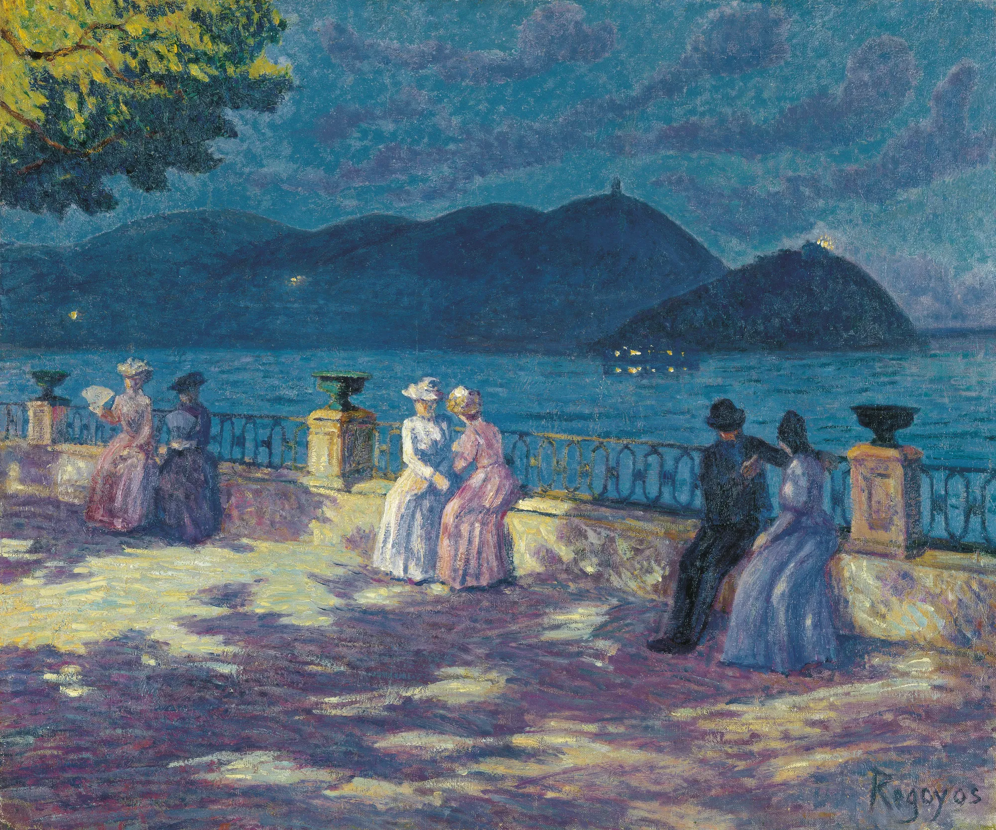 The Concha, Night-time