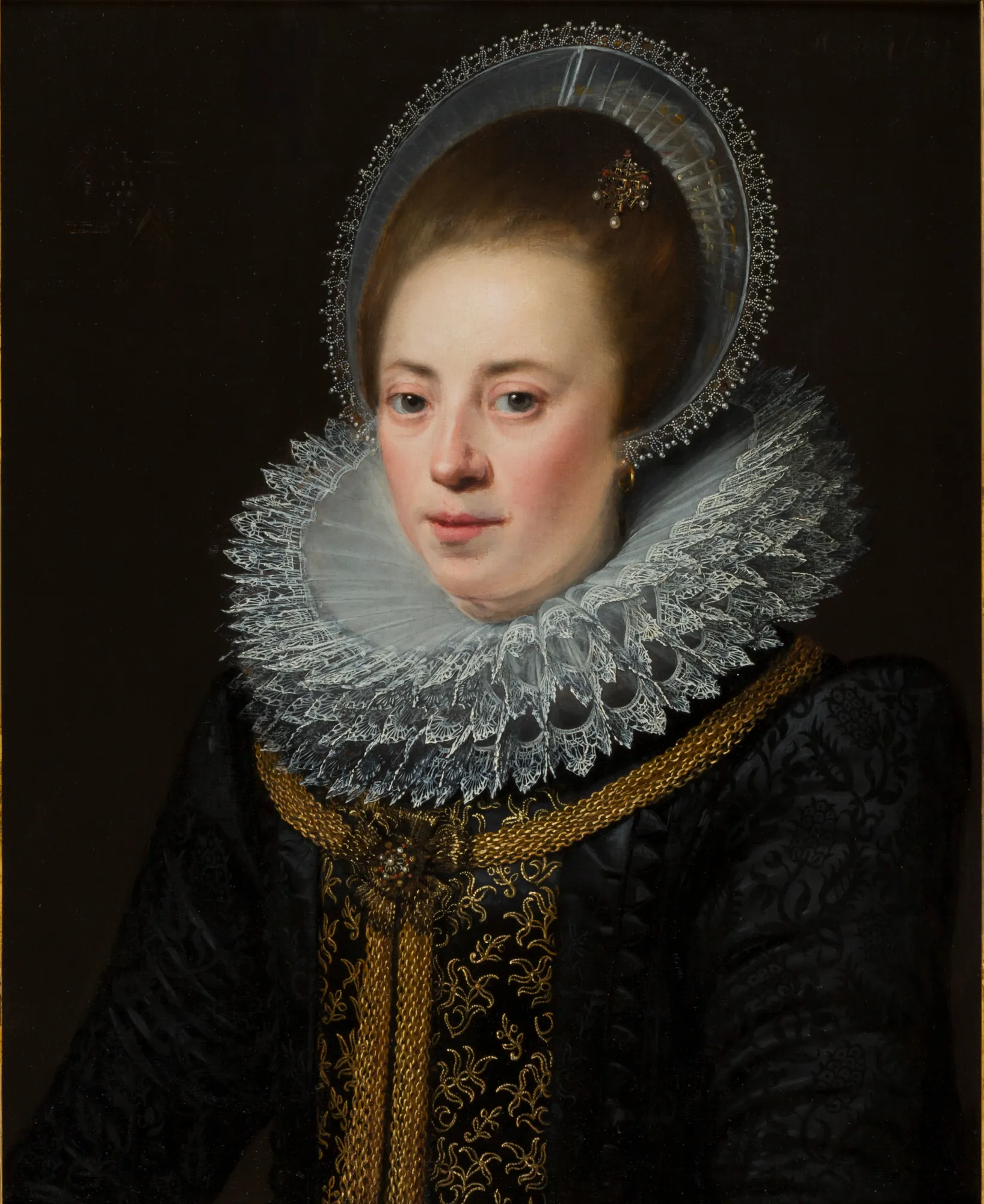 Portrait of Helena de Pottere Portrait of Helena de Pottere by Jan van Ravesteyn. A 17th-century portrait of a woman wearing a dark gown with gold accents and a large, intricate lace ruff.