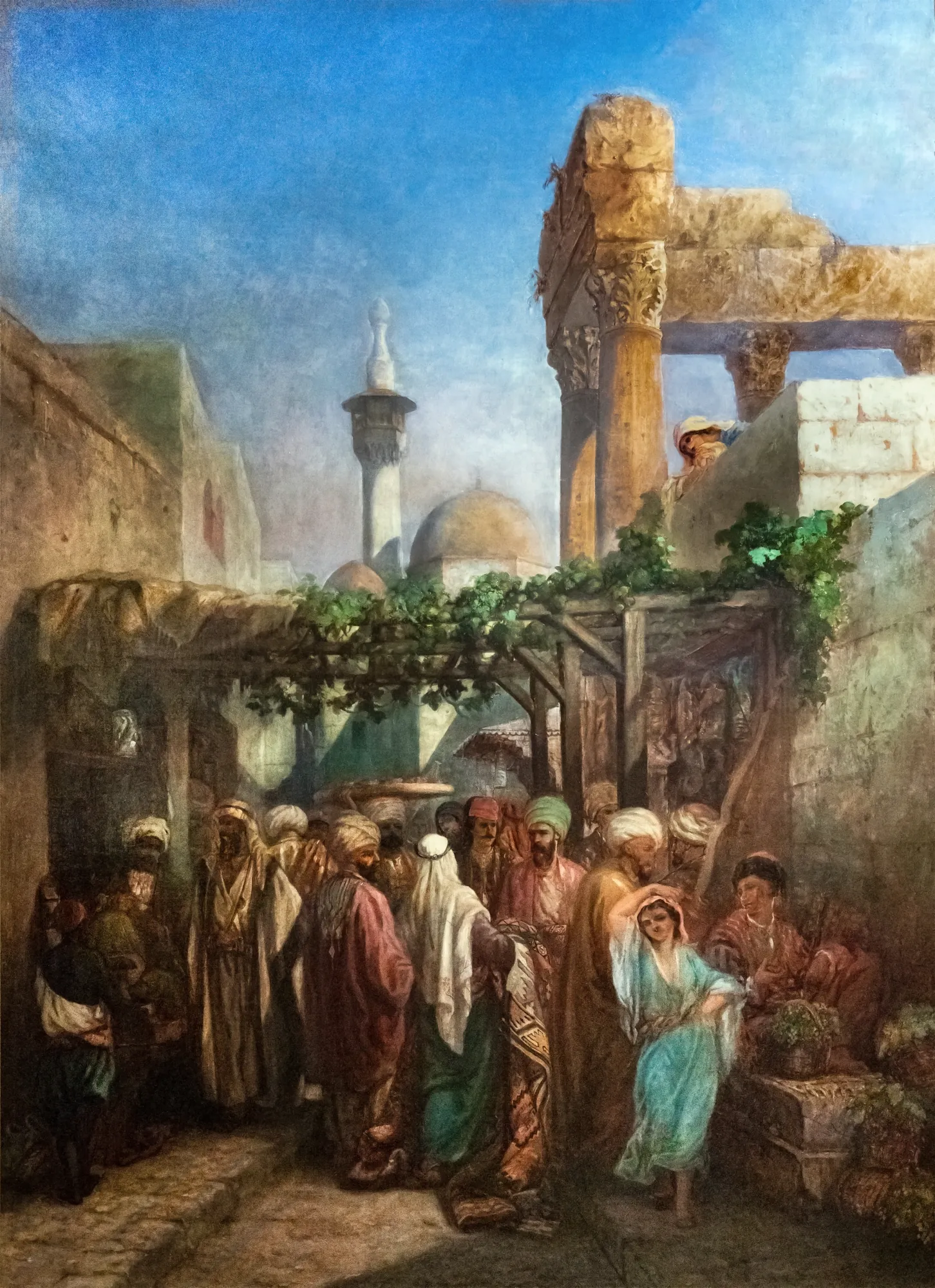 Promeneurs aux abords de la colonnade de Bacchus à Latakieh